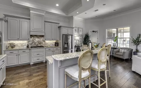 Kitchen - 307 Emerald Way, Brandon, MS 39047 photo 5 of 8