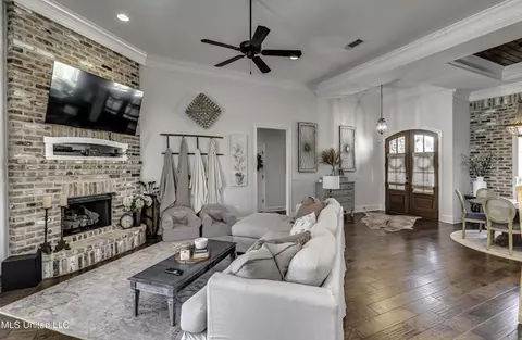 Living - 307 Emerald Way, Brandon, MS 39047 photo 1 of 3