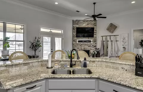 Kitchen - 307 Emerald Way, Brandon, MS 39047 photo 7 of 8