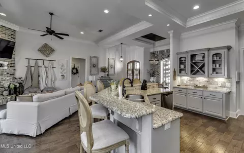 Kitchen - 307 Emerald Way, Brandon, MS 39047 photo 2 of 8