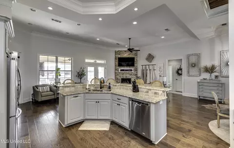 Kitchen - 307 Emerald Way, Brandon, MS 39047 photo 6 of 8