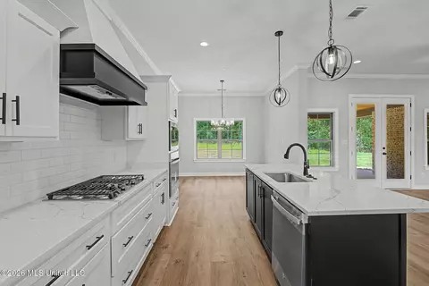 Kitchen - 9072 Treadway Crk, Hernando, MS 38632 photo 2 of 3