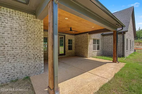 Exterior - 9072 Treadway Crk, Hernando, MS 38632 photo 4 of 6