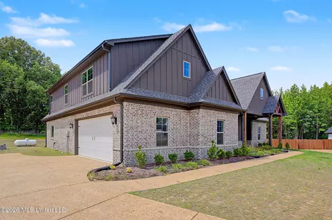 Exterior - 9072 Treadway Crk, Hernando, MS 38632 photo 3 of 6