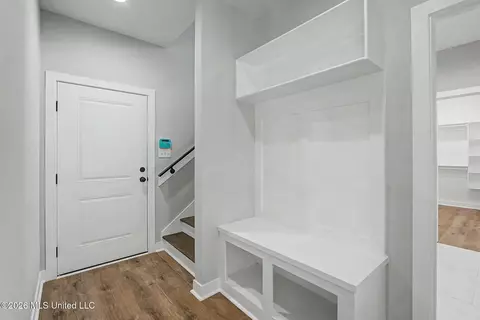 Entry Way - 9072 Treadway Crk, Hernando, MS 38632 photo 2 of 2