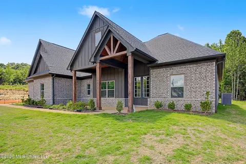 Exterior - 9072 Treadway Crk, Hernando, MS 38632 photo 2 of 6