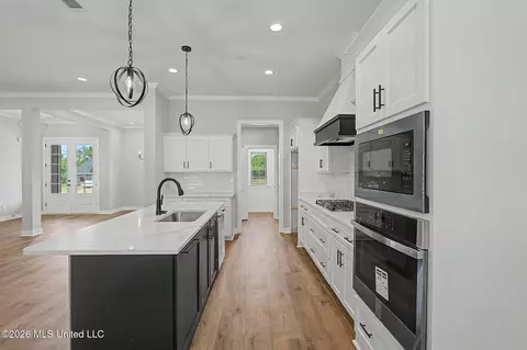 Kitchen - 9072 Treadway Crk, Hernando, MS 38632 photo 3 of 3
