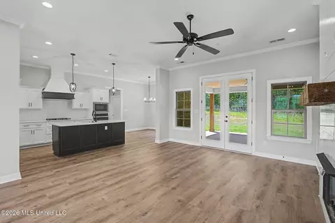 Living - 9072 Treadway Crk, Hernando, MS 38632 photo 1 of 2