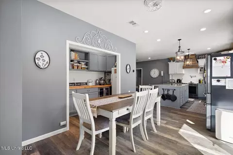 Dining - 128 Oak Tree Ln, Brandon, MS 39042 photo 2 of 2