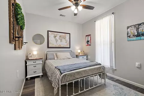 Bedroom - 128 Oak Tree Ln, Brandon, MS 39042 photo 3 of 5