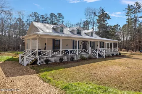 Exterior - 128 Oak Tree Ln, Brandon, MS 39042 photo 3 of 14