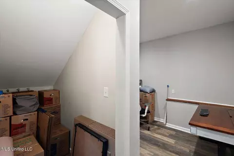 Entry Way - 128 Oak Tree Ln, Brandon, MS 39042 photo 4 of 5