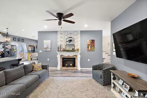 Living - 128 Oak Tree Ln, Brandon, MS 39042 photo 1 of 1