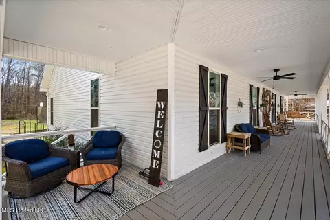 Exterior - 128 Oak Tree Ln, Brandon, MS 39042 photo 4 of 14