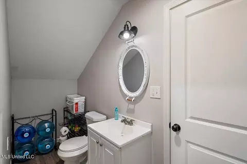 Bath - 128 Oak Tree Ln, Brandon, MS 39042 photo 5 of 5