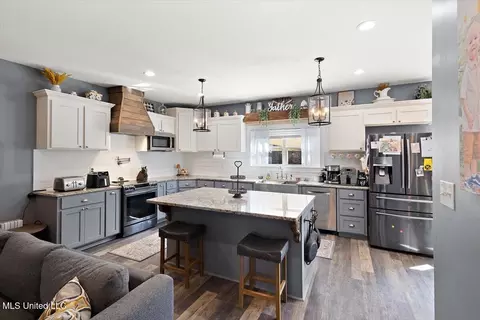 Kitchen - 128 Oak Tree Ln, Brandon, MS 39042 photo 1 of 4