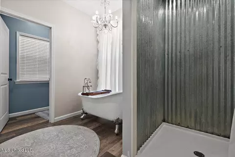 Bath - 128 Oak Tree Ln, Brandon, MS 39042 photo 2 of 5