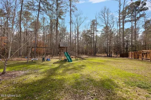 Exterior - 128 Oak Tree Ln, Brandon, MS 39042 photo 9 of 14