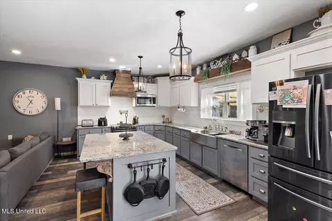 Kitchen - 128 Oak Tree Ln, Brandon, MS 39042 photo 3 of 4