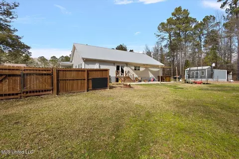 Exterior - 128 Oak Tree Ln, Brandon, MS 39042 photo 11 of 14