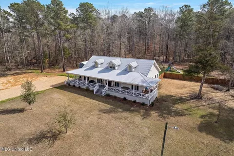 Exterior - 128 Oak Tree Ln, Brandon, MS 39042 photo 13 of 14