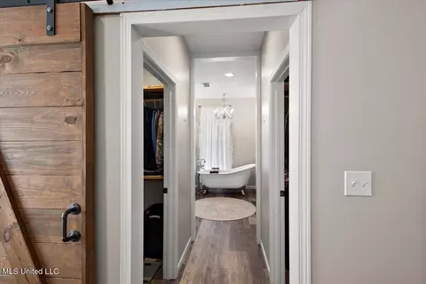 Entry Way - 128 Oak Tree Ln, Brandon, MS 39042 photo 5 of 5