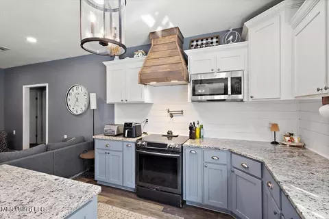 Kitchen - 128 Oak Tree Ln, Brandon, MS 39042 photo 4 of 4