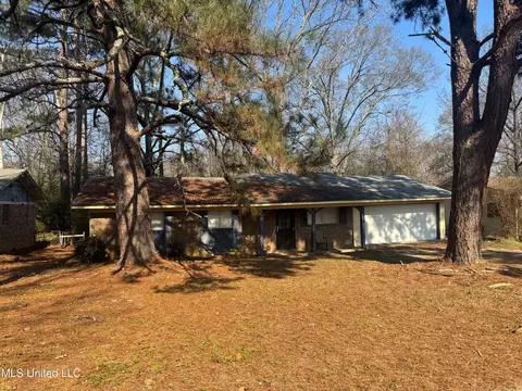 1928 Teakwood Dr, Jackson, MS 39212