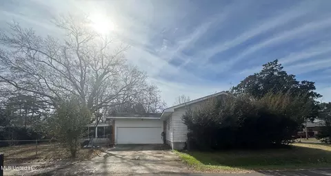 3726 Westchester Dr, Jackson, MS 39213 photo 2