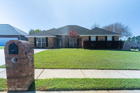 8062 Woodleigh Cv, Biloxi, MS 39532