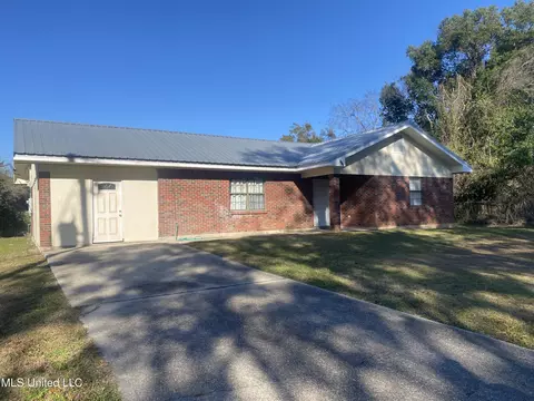 337 Saint George St, Bay Saint Louis, MS 39520
