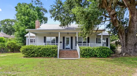 1006 Beach Blvd, Biloxi, MS 39530