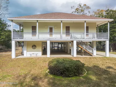 3518 River Bluff Rd, Biloxi, MS 39532