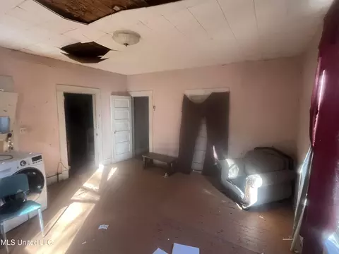 320 Georgia Ave, Brookhaven, MS 39601 photo 2