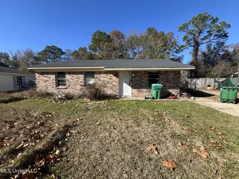 6613 Columbus Cir, Ocean Springs, MS 39564