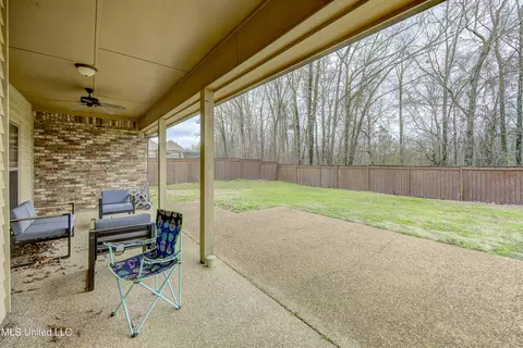 Exterior - 127 Rockbridge Xing, Clinton, MS 39056 photo 4 of 10