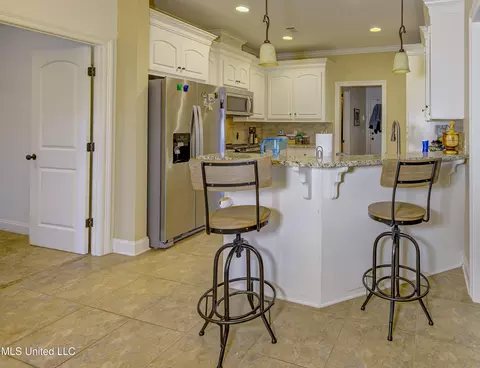 Kitchen - 127 Rockbridge Xing, Clinton, MS 39056 photo 3 of 4