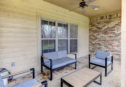 Exterior - 127 Rockbridge Xing, Clinton, MS 39056 photo 3 of 10