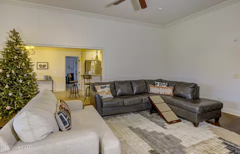 Living - 127 Rockbridge Xing, Clinton, MS 39056 photo 2 of 3