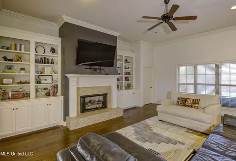 Living - 127 Rockbridge Xing, Clinton, MS 39056 photo 3 of 3