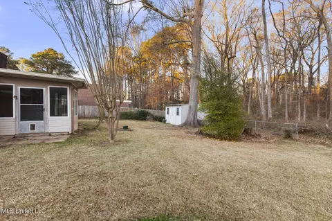 Exterior - 102 Sunline Dr, Brandon, MS 39042 photo 8 of 11