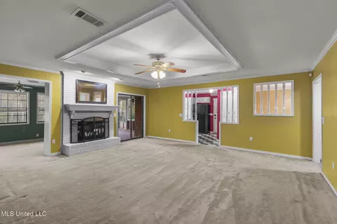 Living - 102 Sunline Dr, Brandon, MS 39042 photo 2 of 3