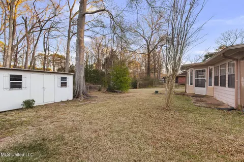 Exterior - 102 Sunline Dr, Brandon, MS 39042 photo 10 of 11