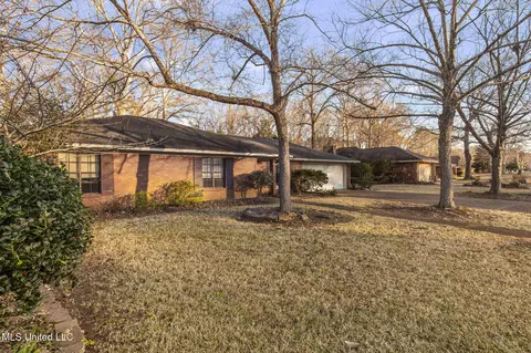 Exterior - 102 Sunline Dr, Brandon, MS 39042 photo 3 of 11