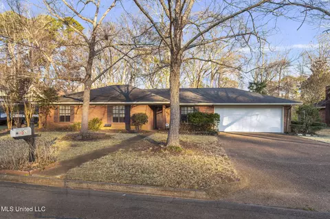 Exterior - 102 Sunline Dr, Brandon, MS 39042 photo 2 of 11
