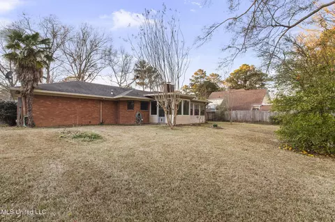 Exterior - 102 Sunline Dr, Brandon, MS 39042 photo 7 of 11