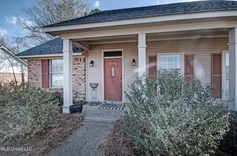 Exterior - 4021 Brookwood Dr, Flowood, MS 39232 photo 2 of 7