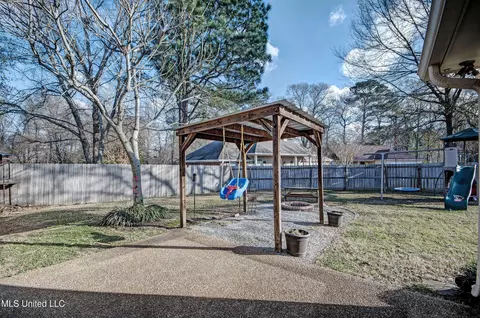 Exterior - 4021 Brookwood Dr, Flowood, MS 39232 photo 6 of 7
