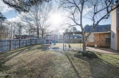 Exterior - 4021 Brookwood Dr, Flowood, MS 39232 photo 5 of 7