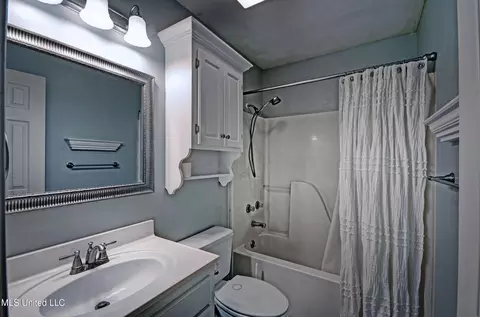 Bath - 4021 Brookwood Dr, Flowood, MS 39232 photo 5 of 5